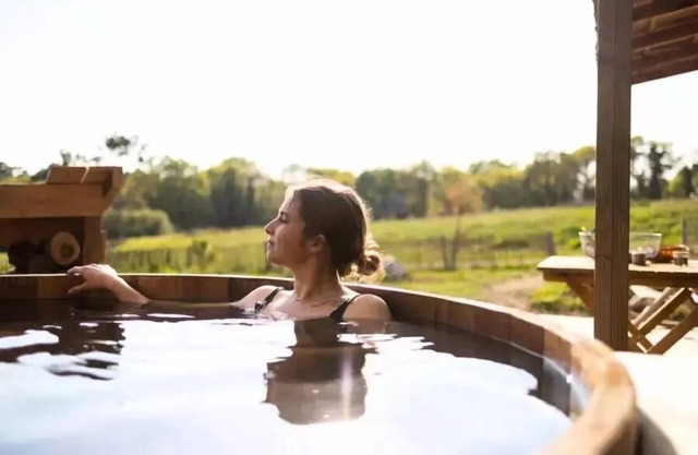 Dihan Evasion - SPA cabin by the water for 4 people