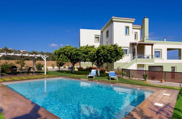 Villa Dimokratia - Villa privada de 3 dormitorios de 200 m2 con piscina y vistas al mar