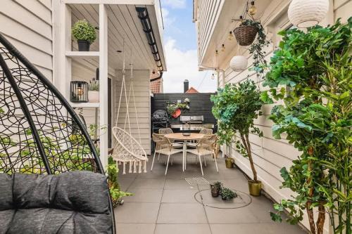 DINBNB Apartment l Skansen funhouse - 400m to Bryggen Gym & Parking