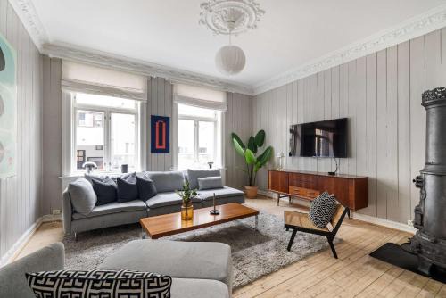 DINBNB Apartments Comfortable 2-Bed Urban Escape with Apple TV & Cozy Features