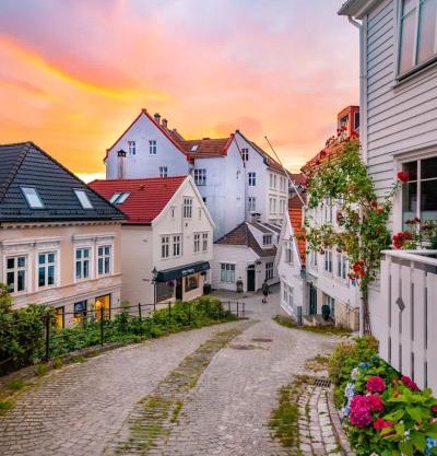 Dinbnb Homes I Historical 1850 House
