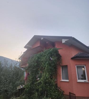 Dino's Apartments