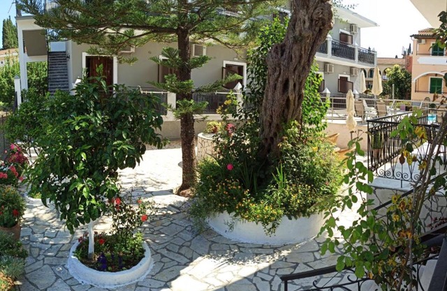 Dionisos Apartments