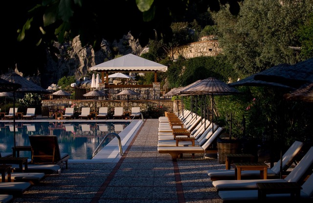 Dionysos Hotel