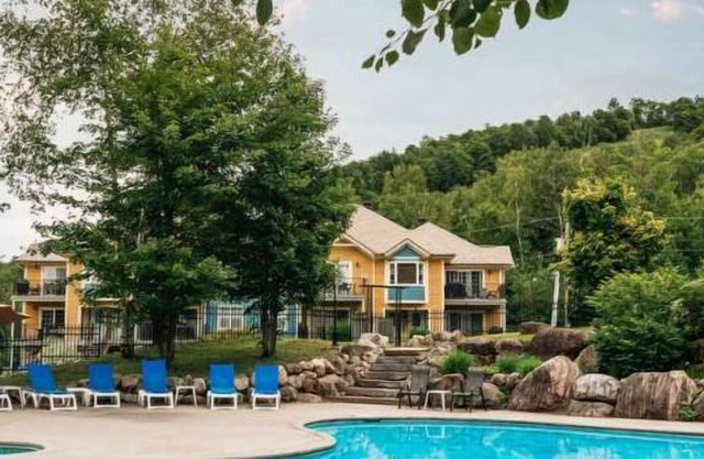 Direct access to hiking, beach & pool at Mont-Blanc
