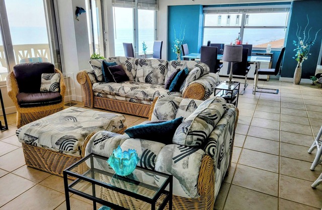 Direct Beach Front Luxury Contemporary Condo-Stunning Panoramic Ocean Views!