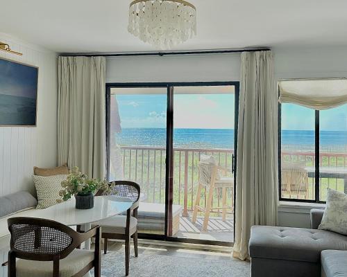 Direct Oceanfront - On the Beach with 2 Pools & Bar!