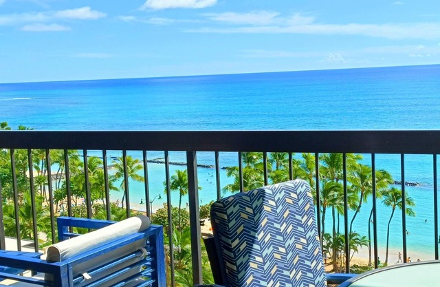 Direct Oceanfront in the Heart of Waikiki! Spectacular New Custom Reno!!!
