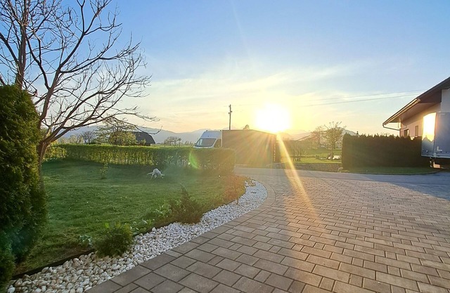 Directly in the middle of nature and close to the Bled. Free private parking.