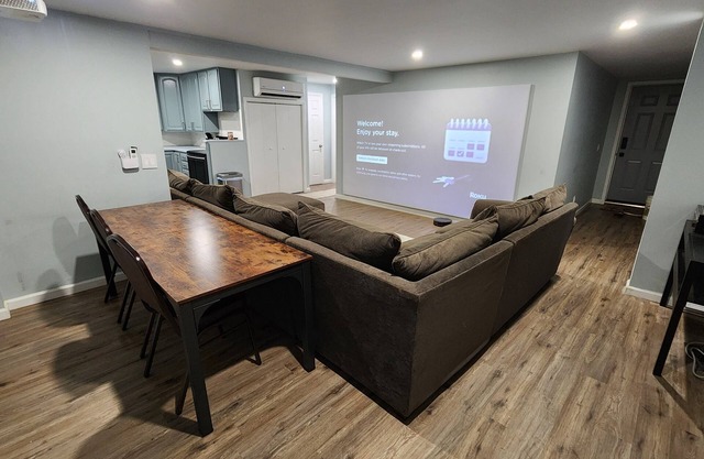 Cinematic Getaway: 4BR+ Sleeps 10 ~ Boat Charter ~