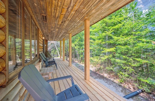 Disconnect from it all at Stonewood, a cozy log chalet nestled in cedar forest on Georgian Bay. Enjoy a private shoreline, wraparound deck, wood stove, and access to kayaks, and trails. Peace, comfort, and adventure await in Cape Chin South.