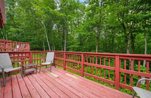 Disconnect to Reconnect – 3BR Retreat in Nature’s Backyard
