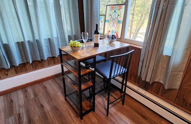 Discount 25% mid-term rental (30 days). Spacious 3 BR house in great location.