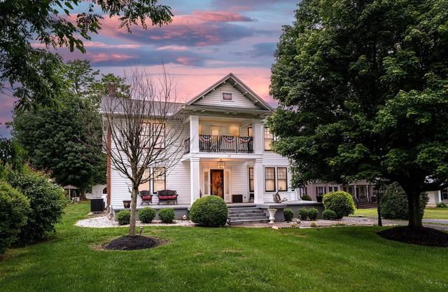 Discount avail! Hot tub, firepit, grill & game room—patio fun!