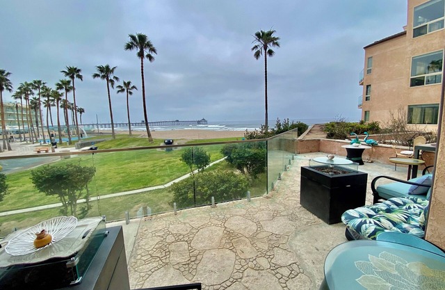 Enorme patio privado moderno frente al mar. Restaurante en Bldg. +2 plazas de garaje gratis!