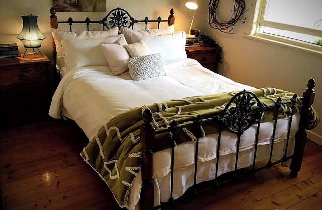 "Long Stay Specialist, Adorable 3-Bed Home – Fully Furnished, Croydon/Kilsyth!"