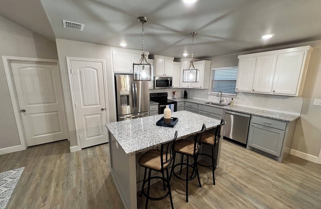 🤩6 dollar cleaning fee🤩Charming 3-bedroom house with WiFi, AC in superb Lubbock