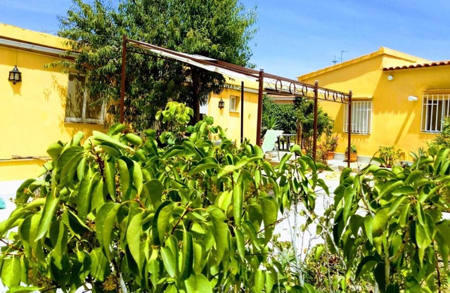 "2 acogedoras casas cerca de Valencia" con piscinas y Wi-Fi