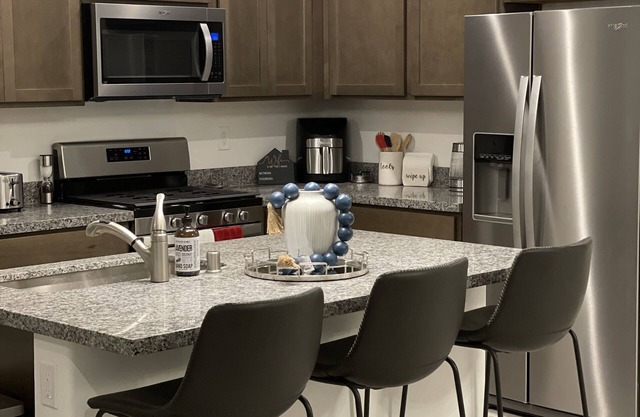Discover Comfort and Style: New 3 BR Townhome in Henderson