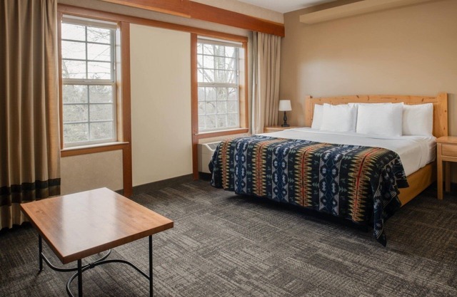 Discover Comfort at This Lodge w/ Gorgeous Lobby & Friendly Staff, Heated Pool