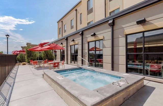 Discover Comfort in 2 Classic Suites Close to Loveland Sports Park
