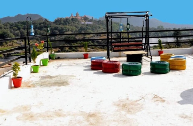 Discover Hillside Paradise : Book your Villa Getaway today!