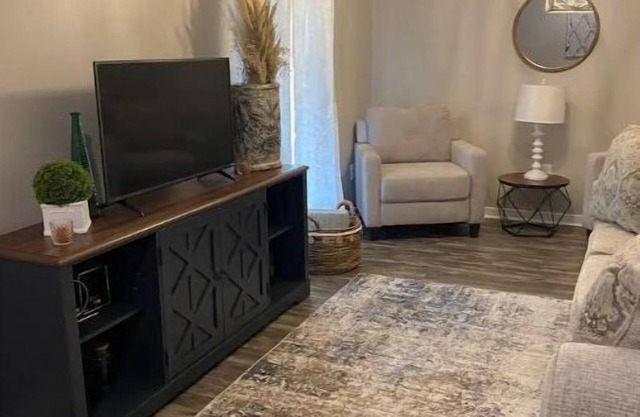 Discover Mississippi State U within 4 mins! Cozy 1-bedroom awaits.