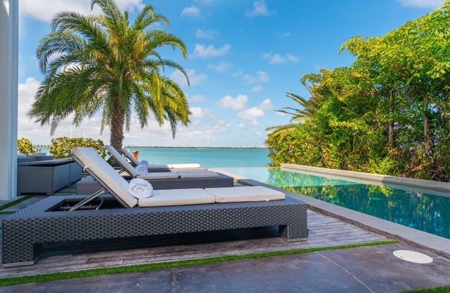 Discover Paradise: Your Exclusive Miami Beach Waterfront Escape!