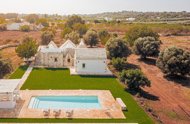 Discover the authentic beauty of Puglia in a trullo with a private pool