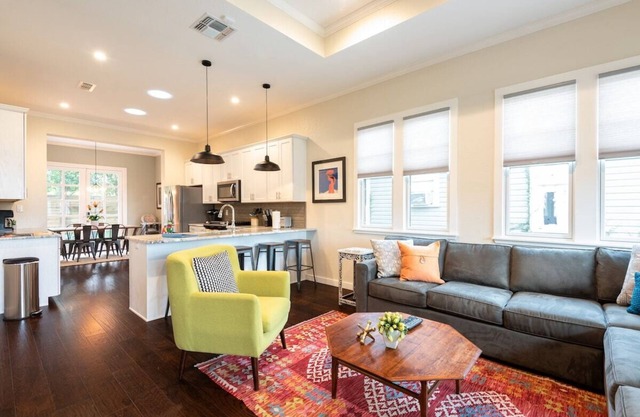 Descubre el Riverwalk desde New Craftsman Home
