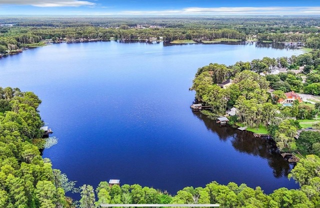 Discover tucked away 5-bedroom lakefront cabin getaway in Land O' Lakes with AC