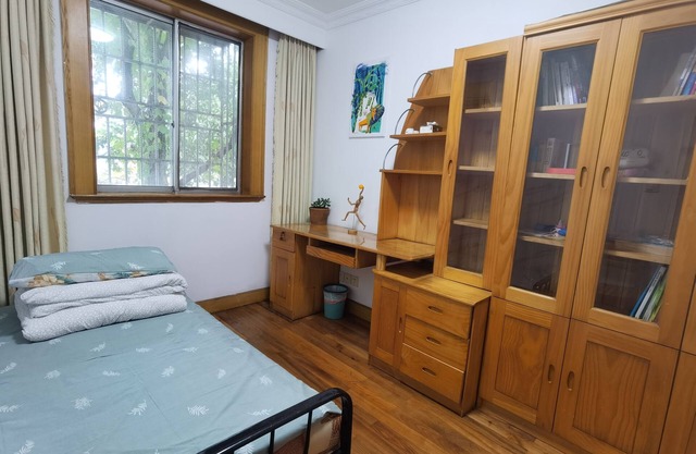 Sunny homestay near subway in downtown