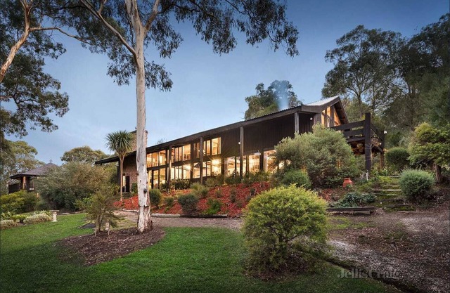 Diskin House Mt Pleasant Rd, Eltham. Great for weddings - 2 Kms to Montsalvat.