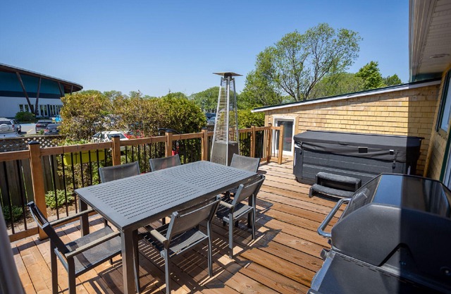 Distinctive 5-room inn, located a few steps from the river to discover the multi