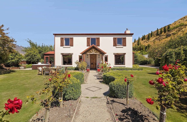 Distinctive Detached Home Luxury Spa