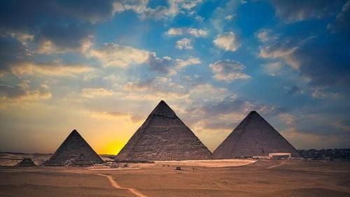 Distory Of Pyramids History