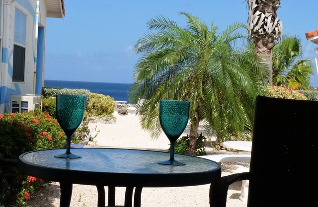 ¡INVIERTE DESDE TU PUERTA! HERMOSA CASA DE PUEBLO FRENTE AL MAR CON AMENIDADES DE BUCEO