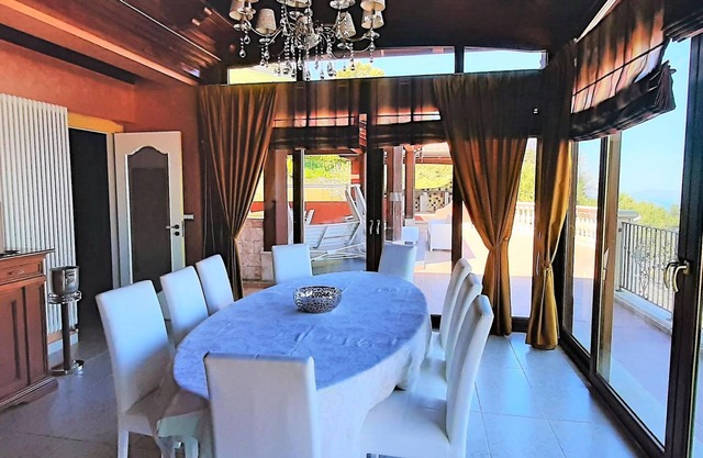 Divine Holiday Home in Giosa Marea with Sauna & Hot Tub