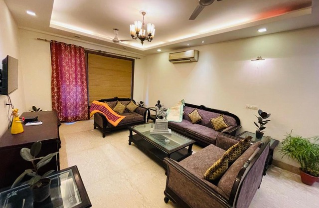 DIVINE INDIA SERVICE APARTMENT 4BHK , J-191 , SAKET