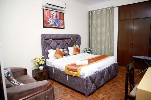 Divine India Service Apartment 3Bhk 1B Saket