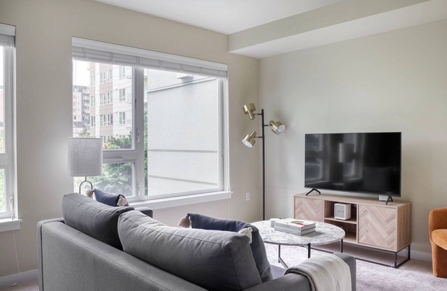 Divine Redmond Jr 1BR w/ BBQ & Gym, nr Shopping, by Blueground