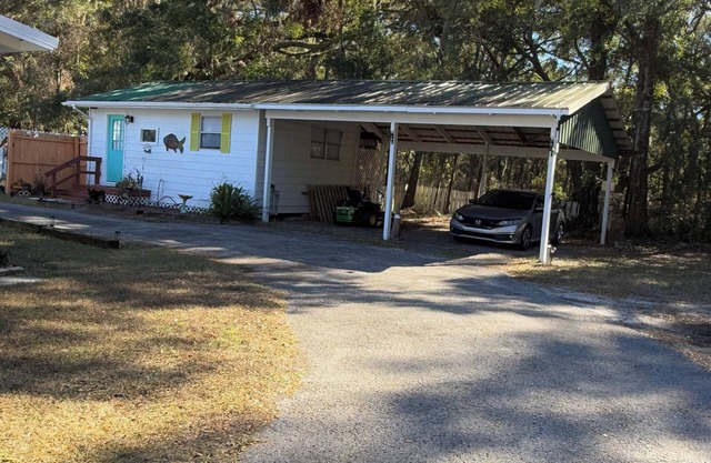 Divine Springs Bed&Breakfast with WiFi, AC,horses welcome, gym, hot tub, & pool.