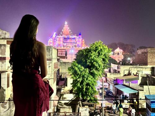 Divine Stay- Facing Krishna Janambhoomi Temple- Family Curated HomeStay - Hotel Like Amenities