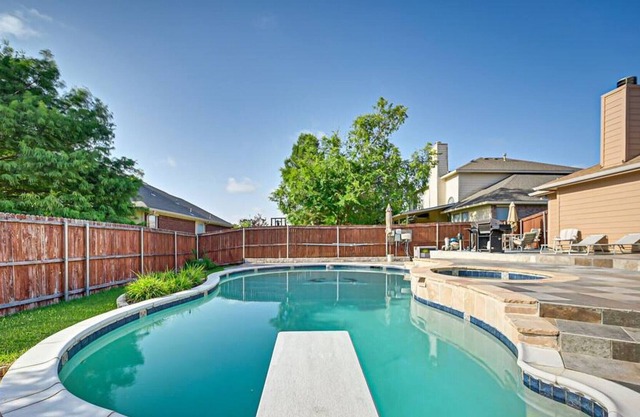 DIVING POOL & HOT TUB for your family w/Full Setup