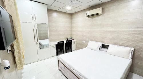 Divya Anubhuti Pravas