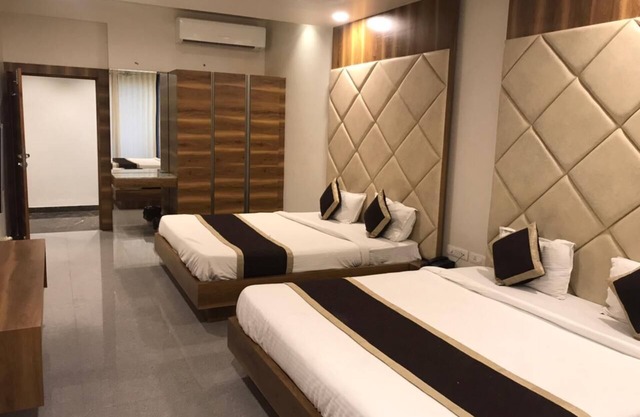 Divya Hotel & Restaurant
