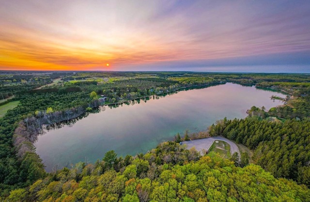 Dixon Lake Resort, Lakefront Villas on a scenic Norhern M