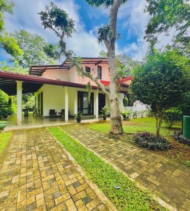 Diya Villa-Boossa