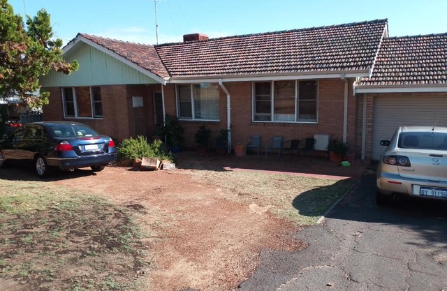 Do Drop Inn No Pets 188 Clarke St East, Carey Park