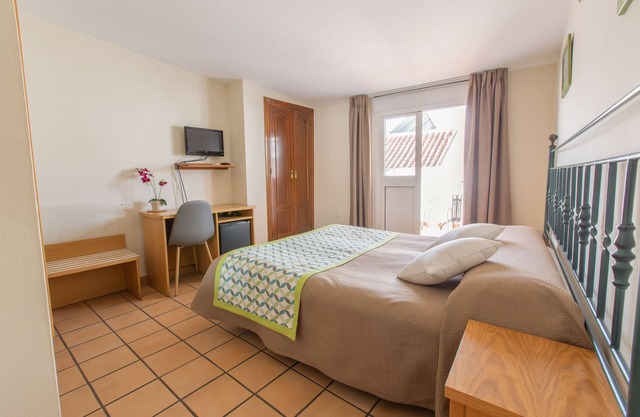 Doble con balcón y cama matrimonio